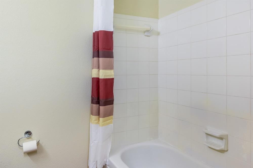 Hotel Hometowne - North Addison/ Tollway 2*