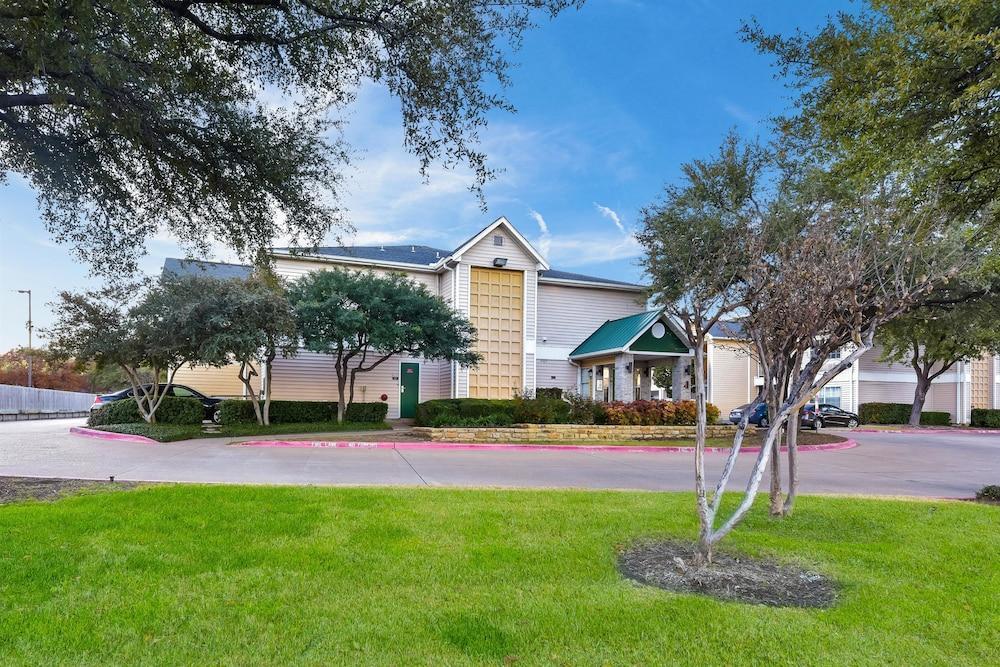 Hometowne - North Addison/ Tollway Hotel
