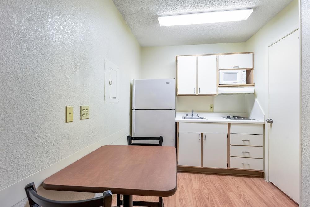 Hometowne - North Addison/ Tollway Hotel 2*